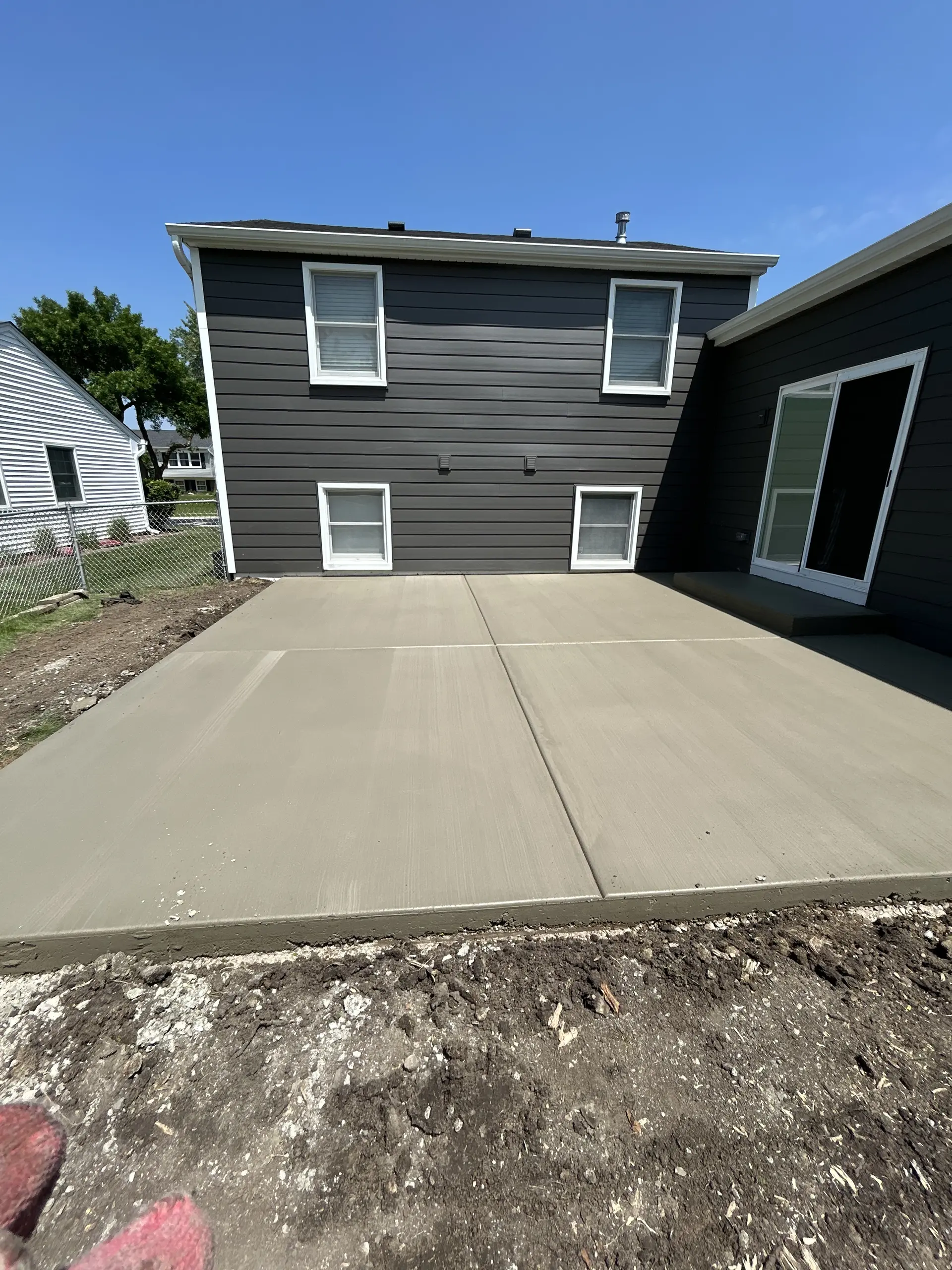New poured concrete driveway with clean control joints in the Greater Chicago area