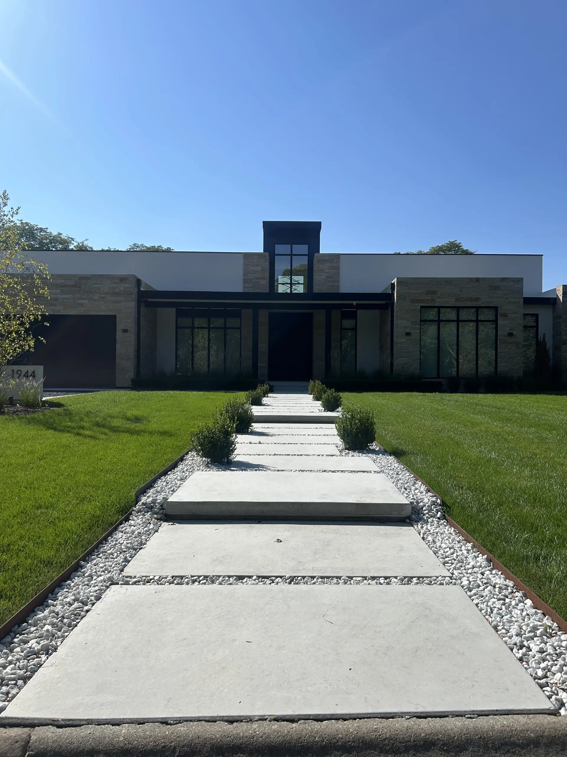 Curved concrete driveway with reinforced edges near Chicago